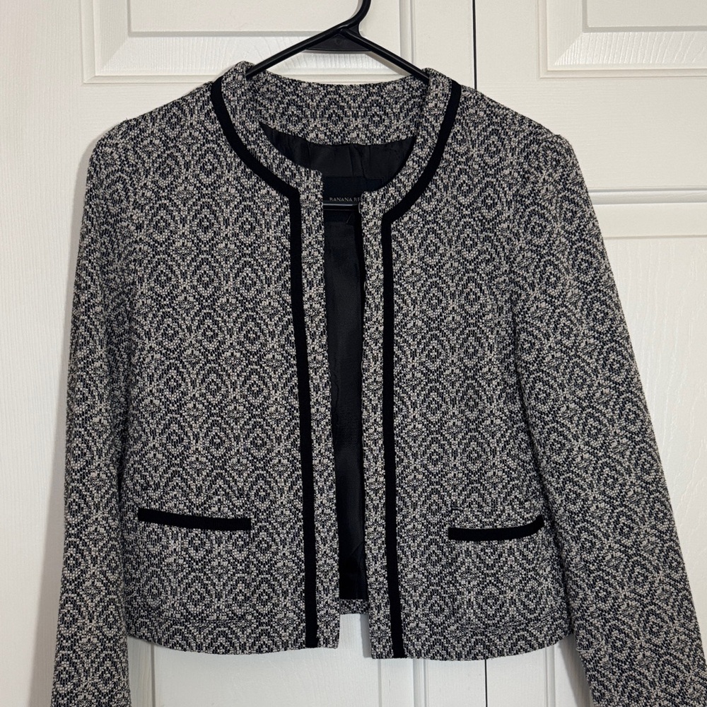 Elegant Black and White Women's blazer from Banana Republic